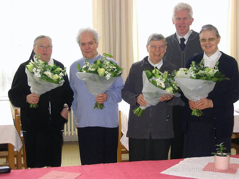 IMG_4522.JPG - Zuster Maria , Zuster Bertilla, Zuster Liliane van Gits, Zuster Erna en E.H. Wullepit
