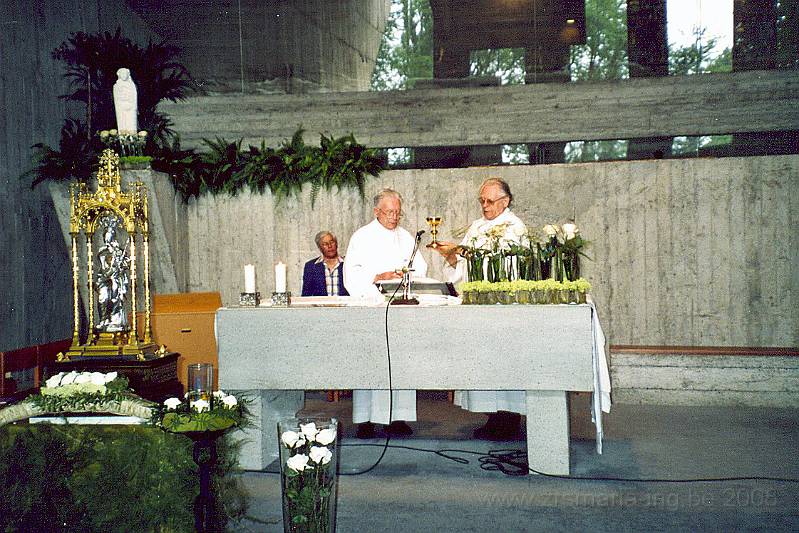 0001.jpg - H.Mis in de kapel van O.L.Vrouw van Kerselare (Oudenaarde)