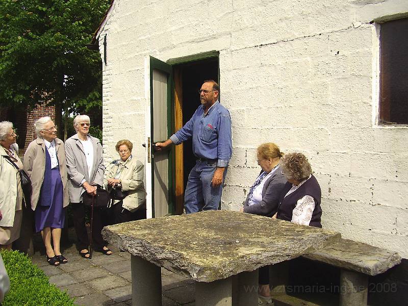 0030.JPG - In de strohoeve “paardenstoeterij” van de hr Willy Naessens in het hartje van Elsegem, een deelgemeente van Wortegem_Petegem.