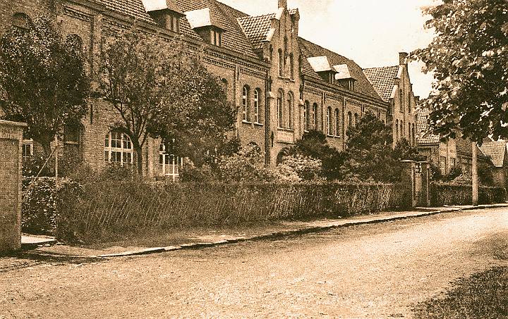 Scannen0003.jpg - Klooster H.Vincentius nu Zrs van Maria Merkem. Voorgevel