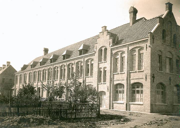 Scannen0009.jpg - Klooster Merkem in heropbouw na de oorlog 1914-18. Linker zijvleugel