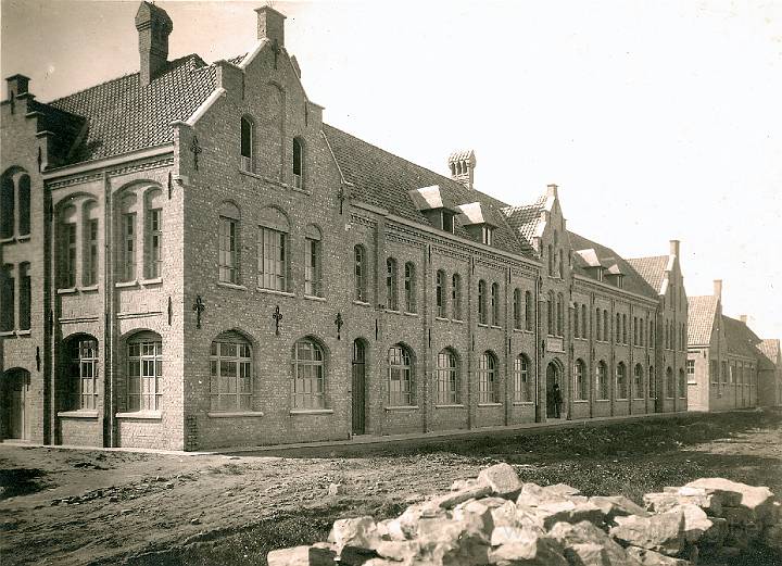 Scannen0010.jpg - Klooster Merkem in heropbouw na de oorlog 1914-18. Voorvleugel
