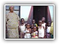 0057 Zr. Gaby met de weeskinderen Bunia
